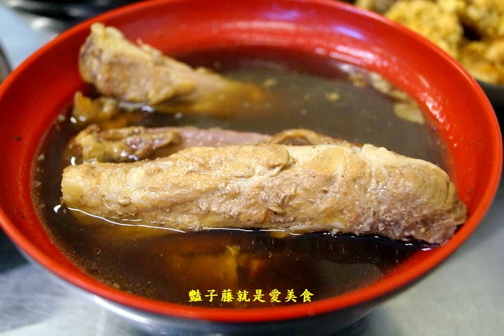 【台香麻辣大腸蚵仔麵線】台中西屯30年代傳統小吃.祖傳藥燉排骨.地瓜碰芋圓.古早味冬瓜茶配香雞排花枝丸