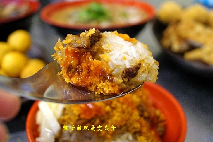 【台香麻辣大腸蚵仔麵線】台中西屯30年代傳統小吃.祖傳藥燉排骨.地瓜碰芋圓.古早味冬瓜茶配香雞排花枝丸