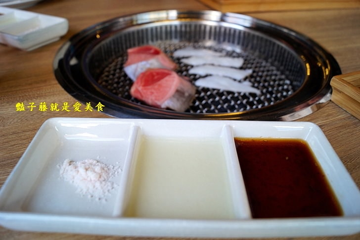【義燒肉】新竹金山街美食.老爸現撈.岳父用心.義式日式創意商業午餐.甜點比利時蜂鳥冰淇淋與阿芋伯遊泰國