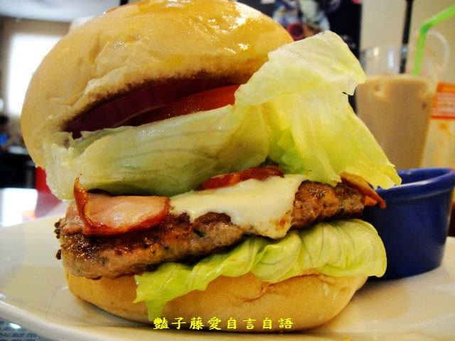 台中3mins美式餐廳豬肉花生培根起司美式巨堡大口吃【豔子藤就是愛美食】登上聯合新聞網首頁