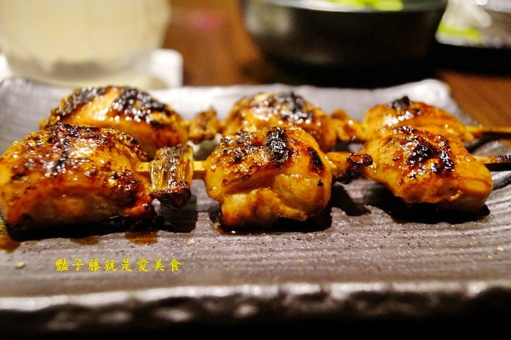 【新竹城隍廟美食】新竹Moibon炭火串燒．日式居酒屋也有好吃的美式炭烤沙朗牛排．甜點日式烤麻糬燒完美必點