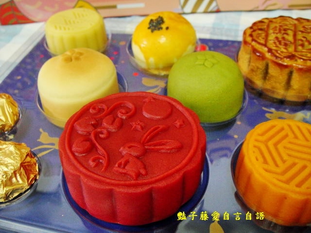 星球月餅之美味探險。2013金格采吟月中秋禮盒【豔子藤美食嚐鮮試吃報告】