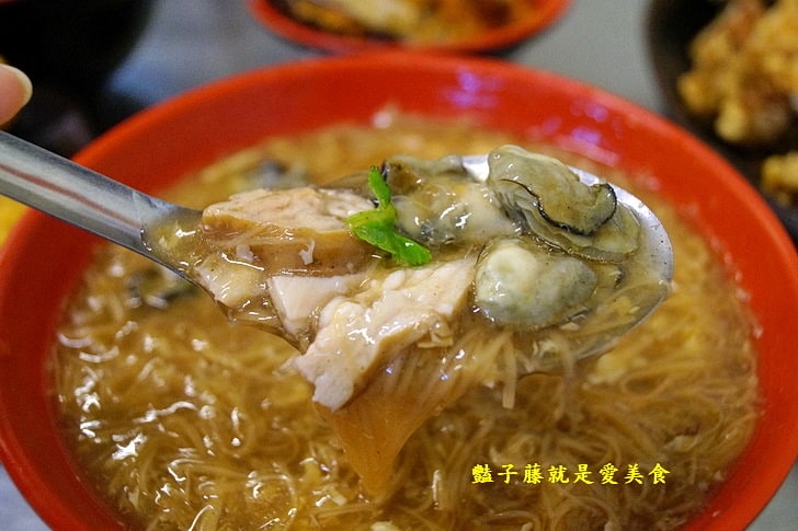 【台香麻辣大腸蚵仔麵線】台中西屯30年代傳統小吃.祖傳藥燉排骨.地瓜碰芋圓.古早味冬瓜茶配香雞排花枝丸