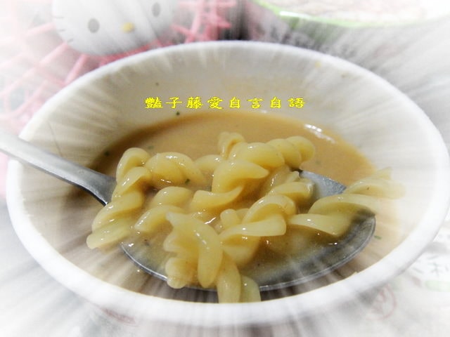 荷卡廚坊義大利濃湯麵松露嫩雞新風味。微奢華的Light食光【豔子藤美食嚐鮮試吃報告】