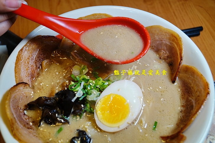 【麵屋一龍拉麵專門店】台中好吃拉麵推薦．豬肋排拉麵吮指回味．豚骨湯頭濃厚醇香．就愛海老蝦味拉麵