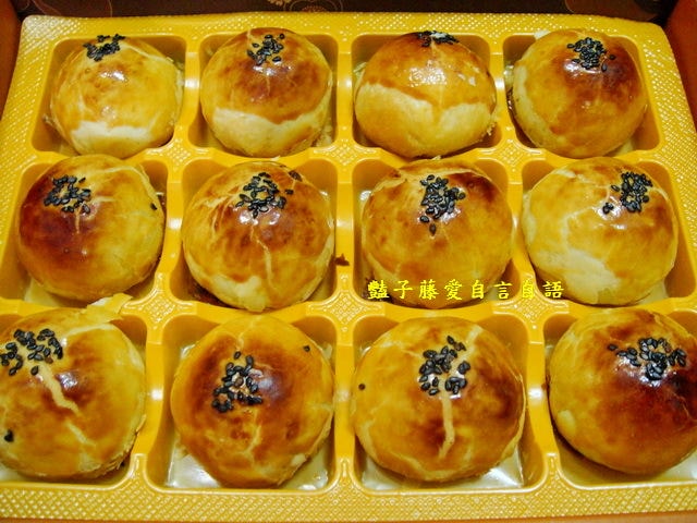 中秋節月餅怎能不吃蛋黃酥．丹尼思烘焙坊【豔子藤就是愛美食】