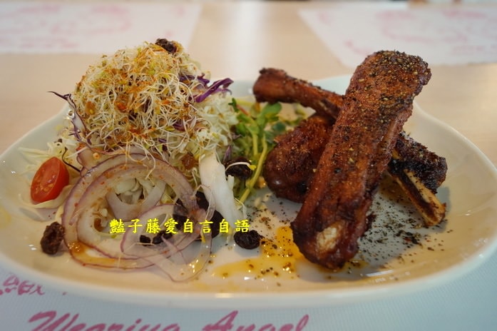 熾天使Kitty主題餐廳．一中街商圈紅樓卡哇伊【豔子藤就是愛美食】
