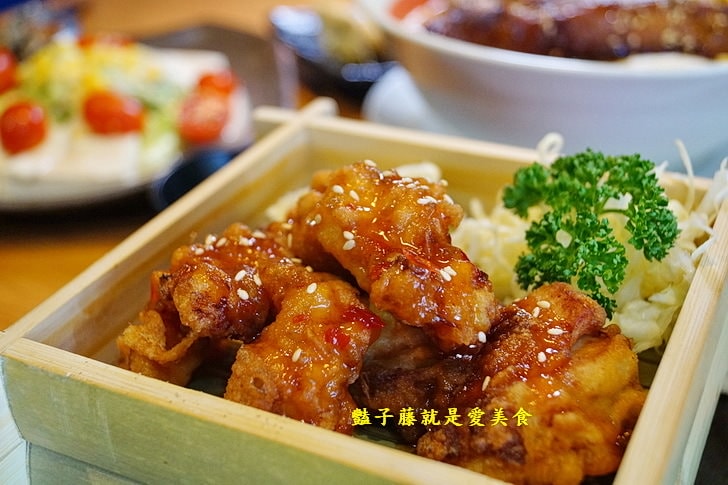 【麵屋一龍拉麵專門店】台中好吃拉麵推薦．豬肋排拉麵吮指回味．豚骨湯頭濃厚醇香．就愛海老蝦味拉麵