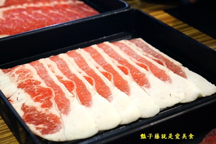 【紙鶴壽喜燒】中科壽喜燒吃到飽.西屯鍋物.壽喜昆布鴛鴦鍋.安格斯霜降牛和牛五花吃得過癮