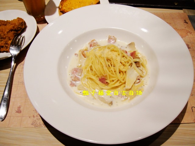台中異國美食＆納尼亞義式餐廳手工窯烤披薩美味義大利麵吃到飽【豔子藤就是愛美食】