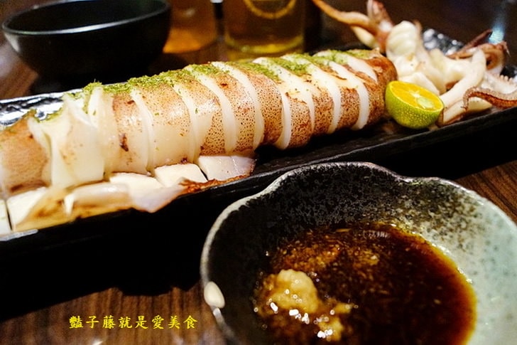 【新竹城隍廟美食】新竹Moibon炭火串燒．日式居酒屋也有好吃的美式炭烤沙朗牛排．甜點日式烤麻糬燒完美必點