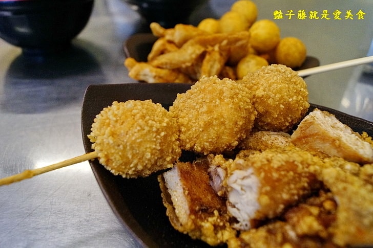 【台香麻辣大腸蚵仔麵線】台中西屯30年代傳統小吃.祖傳藥燉排骨.地瓜碰芋圓.古早味冬瓜茶配香雞排花枝丸