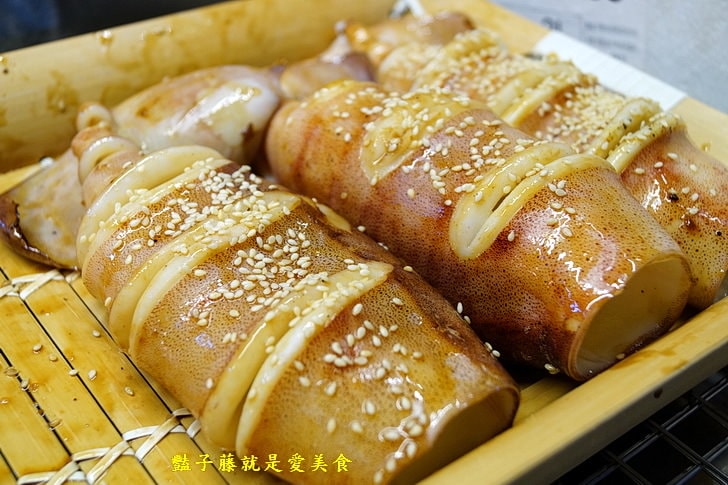 【台灣瘋炸雞】大里國際觀光夜市．東東美食魷魚．一尺古井紅茶炸奶．台中夜市小吃必吃攻略
