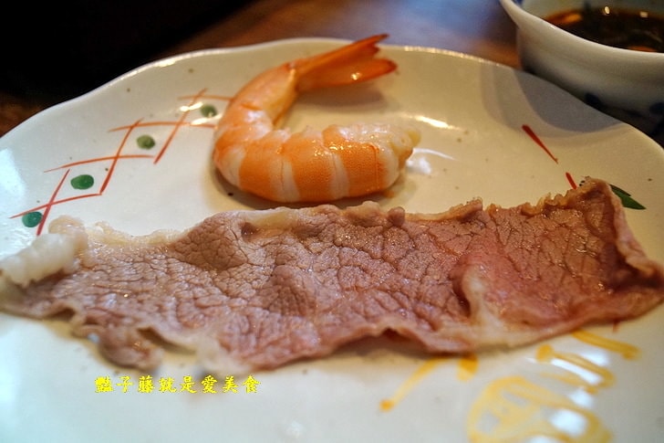 【鮨樂海鮮市場】台中日式超市.海裡游的陸上跑的都在海陸火鍋.粥底精華鮮味雜炊怎麼就這麼好吃啊