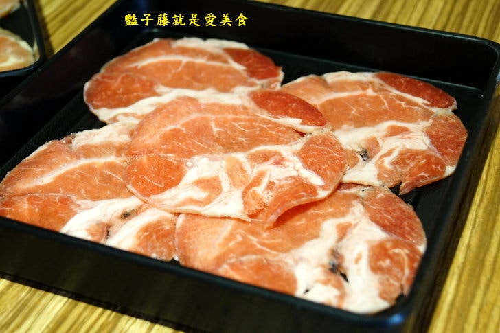 【紙鶴壽喜燒】中科壽喜燒吃到飽.西屯鍋物.壽喜昆布鴛鴦鍋.安格斯霜降牛和牛五花吃得過癮