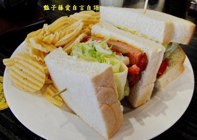 鯊魚咬吐司．墨西哥丁骨厚切豬排豪邁咬一口【豔子藤就是愛美食】