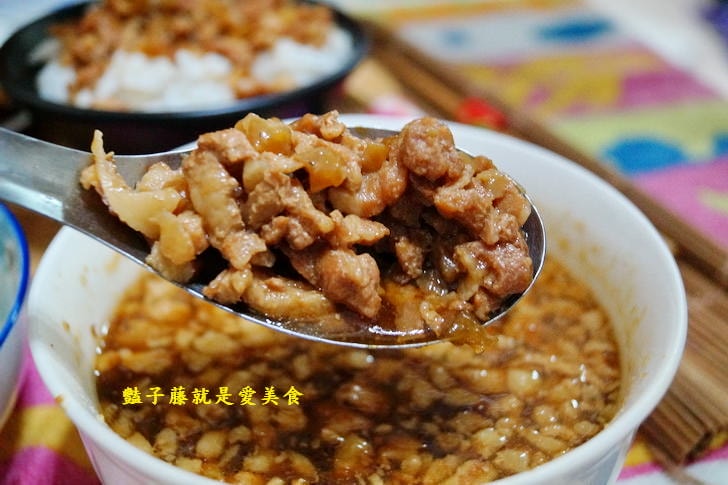 【擺擺桌】幸福在家吃飯．擺一桌美味家常料理．蠔油厚雞腿排．香滷肉燥．蒜頭燉雞湯的幸福飯桌