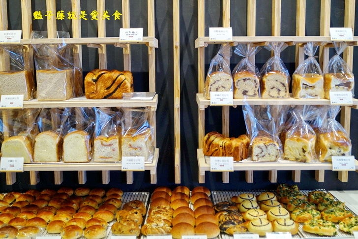 【品麵包】台中吐司專賣店.早晨六點半.中部最早出爐的完熟吐司.愛上吐司.50種吐司.日系歐式麵包細細品味