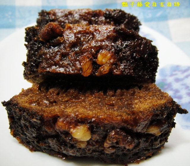 甜食糕點＆第二顆鈕釦。伯爵核桃蜂蜜蛋糕～甜食的幸福滿足【豔子藤美食嚐鮮試吃報告】