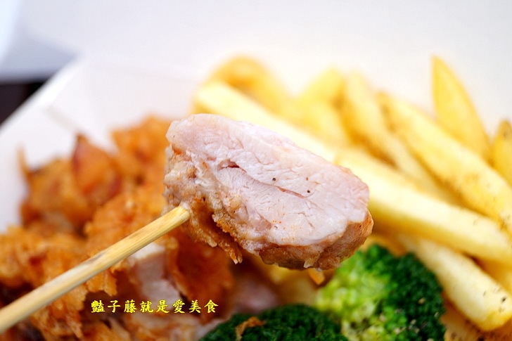 【醬吃雞腿排一中店】一中商圈益民商圈在地小吃．獨門醬汁雞腿排．創意炸物起司蝦球和起司條好好吃