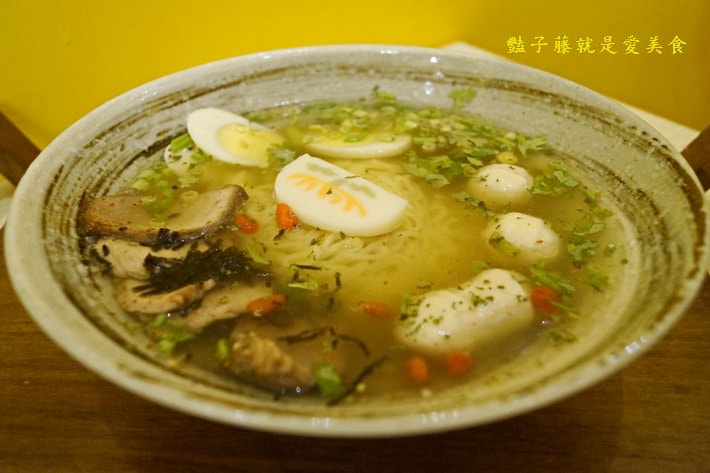 湯藝術老爺下麵．鐵板牛小排和何首烏雞肉鍋太搶戲．臺中市大里美食【豔子藤就是愛美食】
