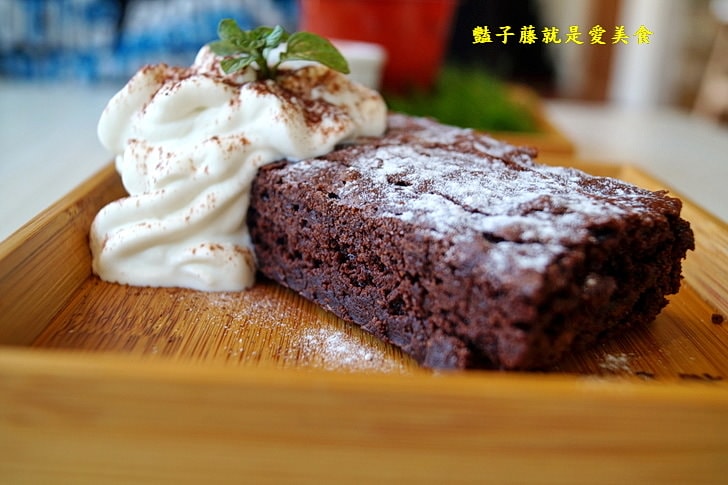 【小樂圓和洋餐食】台中親子餐廳.關東煮與牛小排和風壽喜鍋.庭院大沙池.旋轉透明溜滑梯.好吃好玩