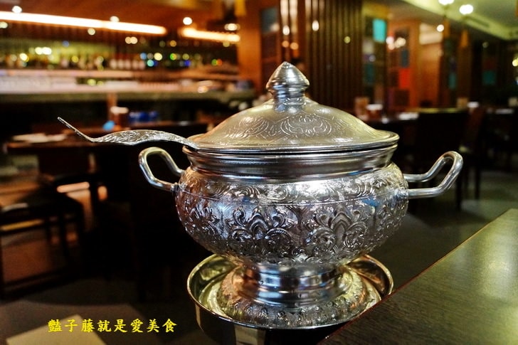 【泰食尚泰式餐廳】台中南屯泰式料理大墩店．紅咖哩炒椰汁豬搭泰國茉莉香米飯．咖哩草蝦滑蛋柔嫩好吃