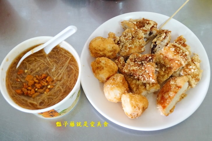 【台中麻辣大腸麵線】廣三SOGO旁巷弄小吃美食．３０年老店排隊人氣在地小吃．豔子藤台中美食地圖