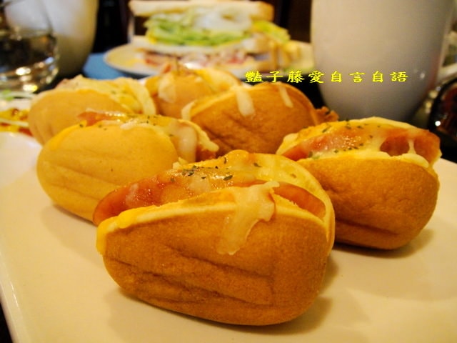 焗烤德式腸雞蛋糕大推．大坡咖啡館【豔子藤就是愛美食】