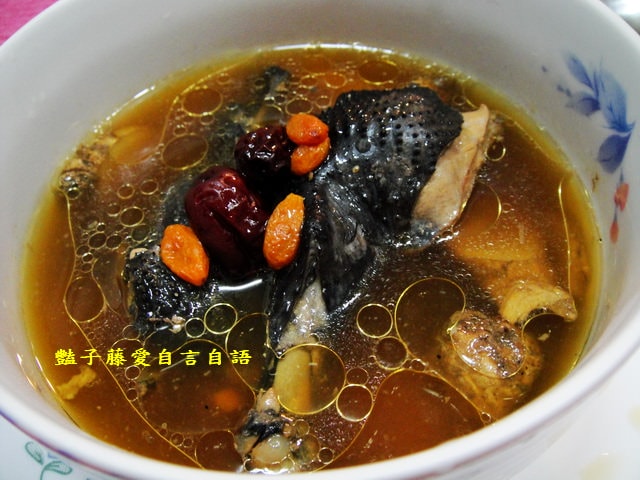 豔家廚房＆薑母烏骨雞湯。冬季滋補好湯簡單料理【豔子藤就是愛美食】