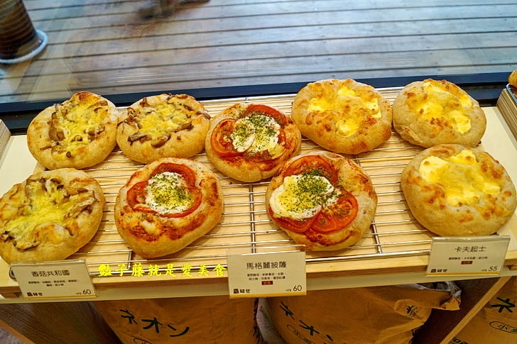 【品麵包】台中吐司專賣店.早晨六點半.中部最早出爐的完熟吐司.愛上吐司.50種吐司.日系歐式麵包細細品味