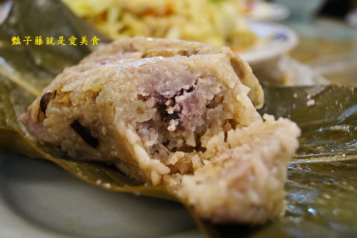 泰雅婆婆美食店．烏來老街美食芋頭月桃飯．黑森林勇士湯很厲害【豔子藤就是愛美食】