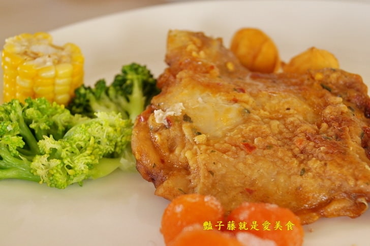 【草泥馬咖啡】台中新社親子遊．可愛草泥馬萌翻天．餵食草泥馬教戰守則．豔子藤旅遊地圖
