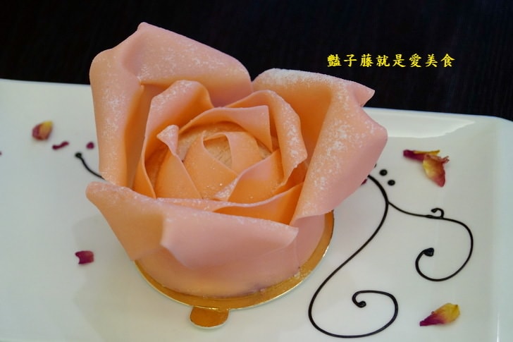 【甜忌廉】台中下午茶．香港師傅甜點店．巷弄隱藏的幸福甜心．豔子藤就是愛美食