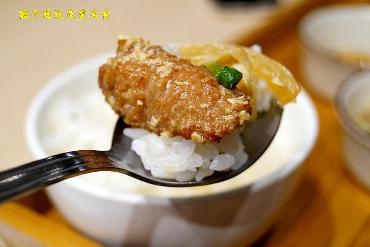 【光蠟樹喫茶館】酥炸軟殼蟹日式人氣招牌．壽喜松阪超下飯料理．香蕉巧克力冰淇淋金磚好吃到不行