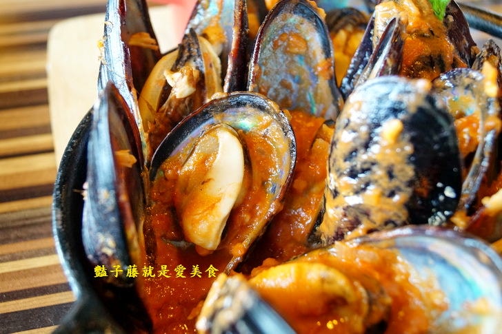 【Malt Share咖啡餐酒館】馬祖淡菜.好吃肥美正是好時節.牛肝菌野菇干貝燉飯煞是美味.佐酒開胃菜墨西哥辣雞翅