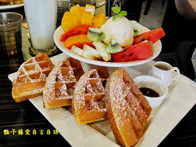 鯊魚咬吐司．墨西哥丁骨厚切豬排豪邁咬一口【豔子藤就是愛美食】