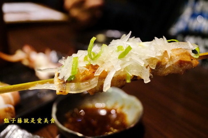 【新竹城隍廟美食】新竹Moibon炭火串燒．日式居酒屋也有好吃的美式炭烤沙朗牛排．甜點日式烤麻糬燒完美必點
