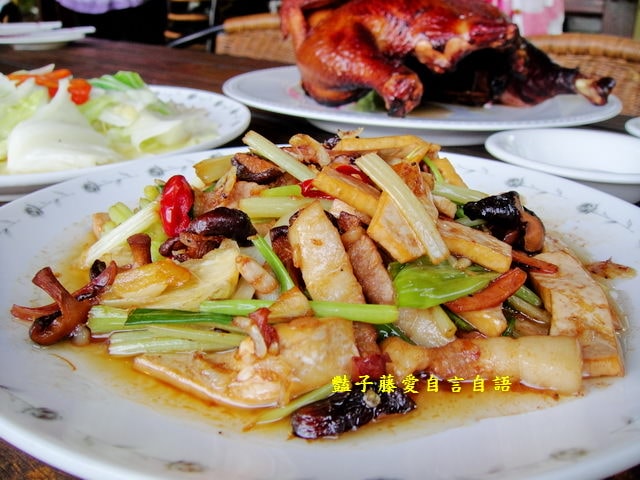 橄欖樹夢想園地。招牌美食搖擺雞想吃要先預訂【豔子藤就是愛美食】感謝推薦登上聯合新聞網首頁