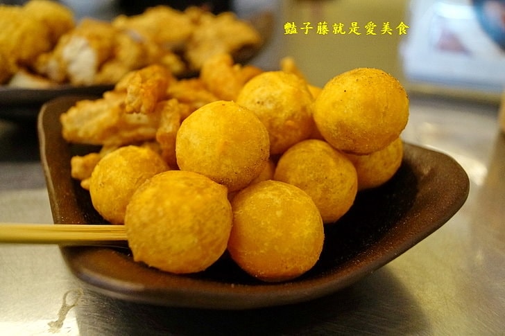 【台香麻辣大腸蚵仔麵線】台中西屯30年代傳統小吃.祖傳藥燉排骨.地瓜碰芋圓.古早味冬瓜茶配香雞排花枝丸