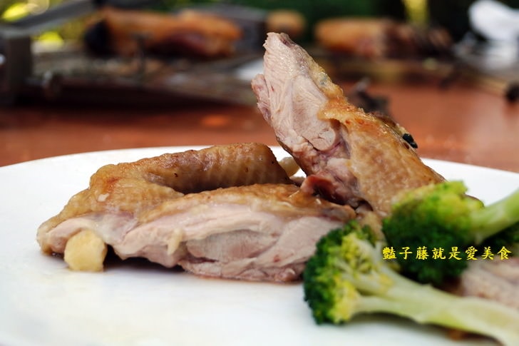 【夯伯燒烤萬用爐】360度自動旋轉炭火烤肉爐．翻轉吧！輕鬆烤全雞．豔子藤就是愛美食
