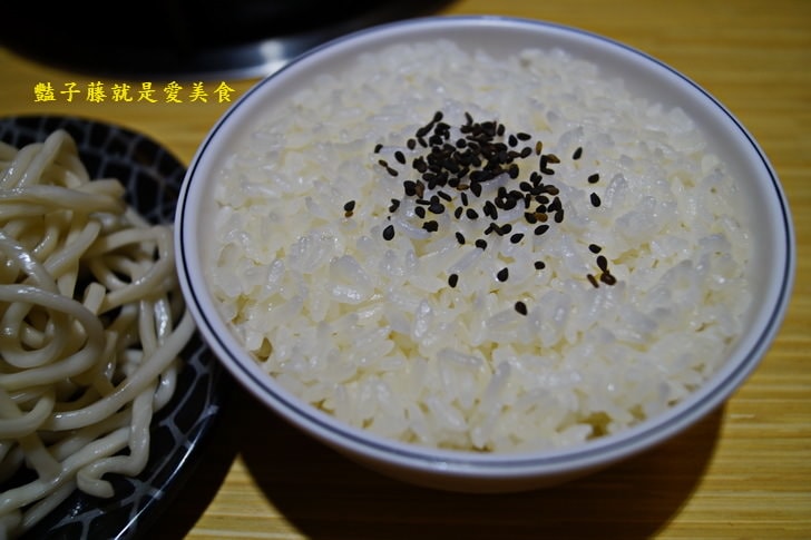 【養鍋石頭鍋涮涮鍋】台中逢甲美食.東北酸白菜霜降珍豬鍋.山藥牛奶低脂牛肉鍋.多種品鍋自由選