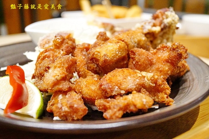 【光蠟樹喫茶館】酥炸軟殼蟹日式人氣招牌．壽喜松阪超下飯料理．香蕉巧克力冰淇淋金磚好吃到不行