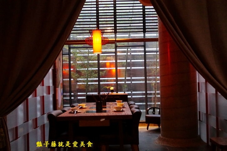 【八豆食府精緻鍋物】員外家裡的花田喜彘真是吃紅蘿蔔長大的豬.澳洲9級和牛鮮嫩汁多.鍋物湯底慢燉雞湯