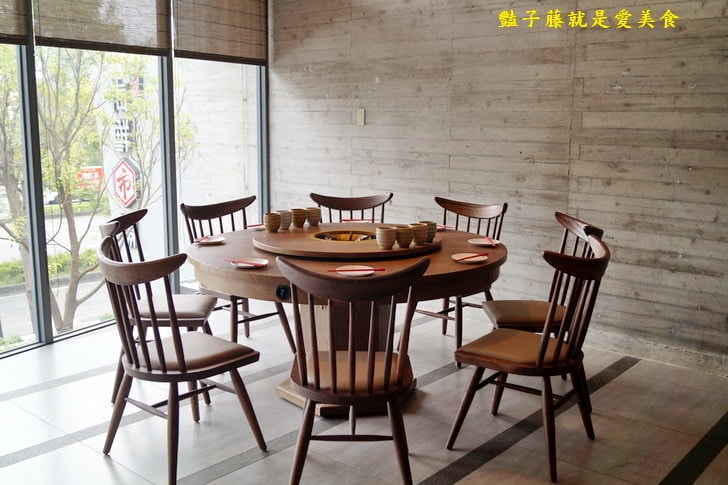 【鮨樂海鮮市場】台中日式超市.海裡游的陸上跑的都在海陸火鍋.粥底精華鮮味雜炊怎麼就這麼好吃啊