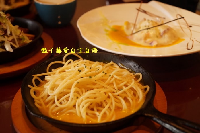 杯子田．女主廚創意料理個性店！銀槍烏賊燉飯+義式牛肉餅超好吃【豔子藤就是愛美食】