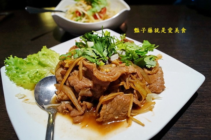 【泰食尚泰式餐廳】台中南屯泰式料理大墩店．紅咖哩炒椰汁豬搭泰國茉莉香米飯．咖哩草蝦滑蛋柔嫩好吃