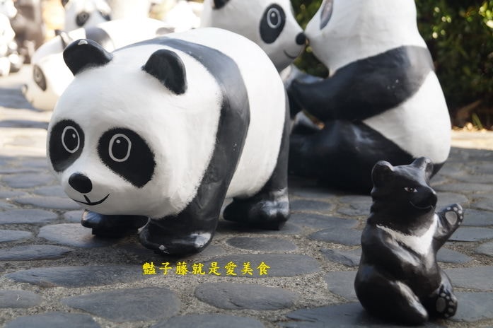黑白雙熊遊南投．紙貓熊藝術展．巡迴名間鄉濁水車站【豔子藤旅遊全地圖】