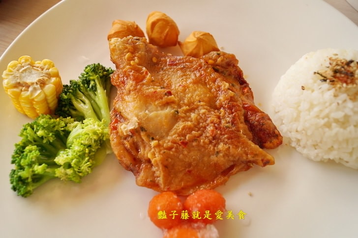 【草泥馬咖啡】台中新社親子遊．可愛草泥馬萌翻天．餵食草泥馬教戰守則．豔子藤旅遊地圖