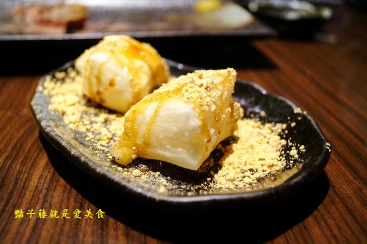 【新竹城隍廟美食】新竹Moibon炭火串燒．日式居酒屋也有好吃的美式炭烤沙朗牛排．甜點日式烤麻糬燒完美必點